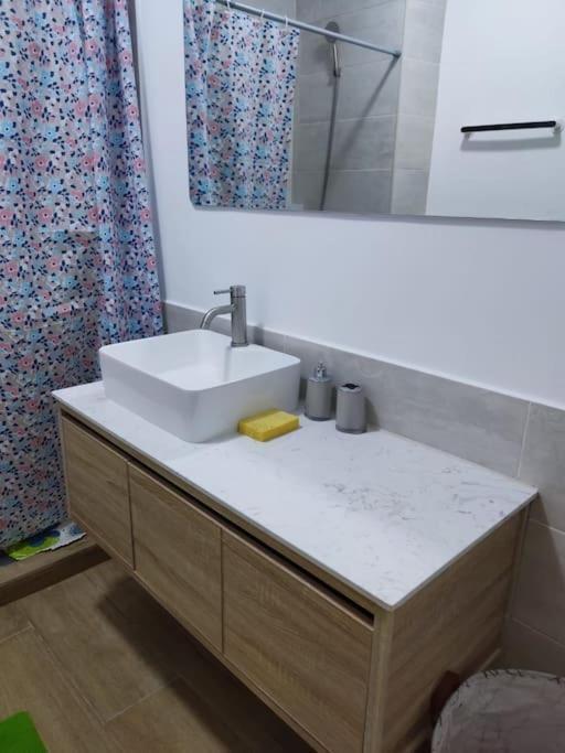 Superbe Appartement Avec Parking Gratuit Et Garde Дакар Экстерьер фото